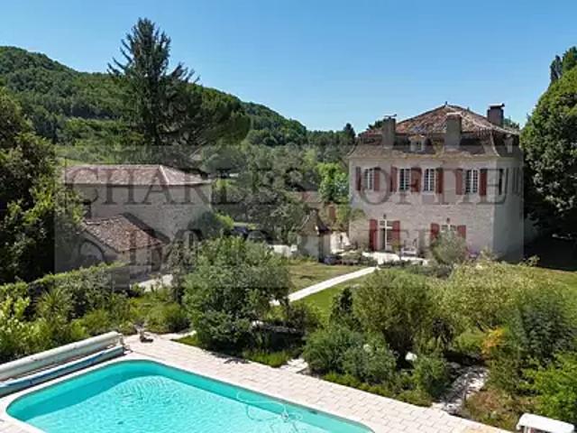 Montcuq en Quercy Blanc 46800 Achat / Vente maison 18 pièces t18 piscine