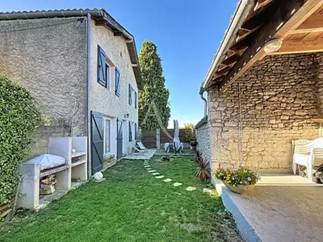 Montcuq en Quercy Blanc 46800 Achat / Vente maison 6 pièces t6 au dernier étage jardin