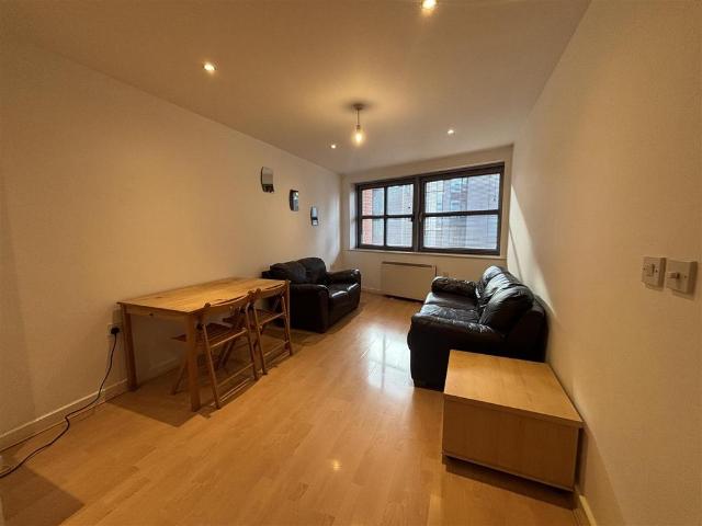 Montana House, City Centre 2 bed apartment to rent £1,250 pcm £288 pw