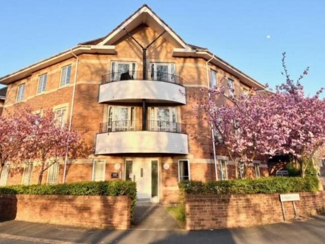 Montana House, 22 The Moorings. 2 bed apartment to rent £1,100 pcm £254 pw