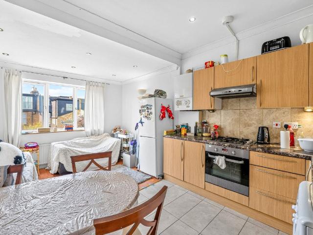 Montana Road, London SW17, 3 bed maisonette to rent, £3,250 pcm | PrimeLocation