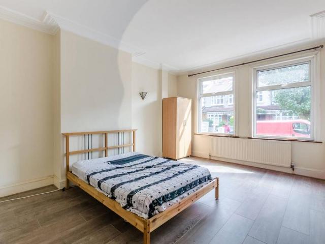 Montana Road, London, SW17 8SN, United Kingdom | 4 bed townhouse for rent #135675062 | Rentberry