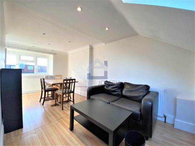 Montana Road, Tooting Bec, London SW17, 3 bed flat to rent, £3,300 pcm | PrimeLocation