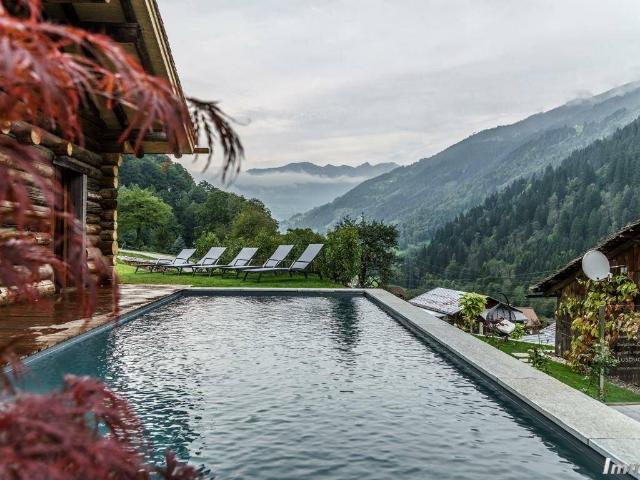 Montafon Luxuschalet umgeben von einer traumhaften Bergkulisse | Montafon luxury chalet surrounded by a dreamlike mountain scenery