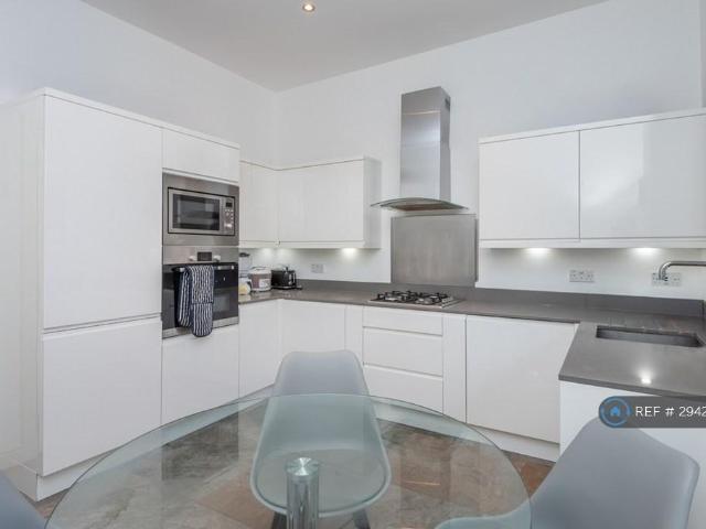 Montagu Mansions, London, W1U 3 bed flat to rent £6,650 pcm £1,535 pw