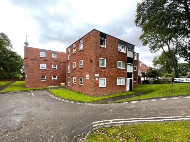 Montagu Court, Oakwood, Leeds LS8, 2 bed flat to rent, £990 pcm | PrimeLocation