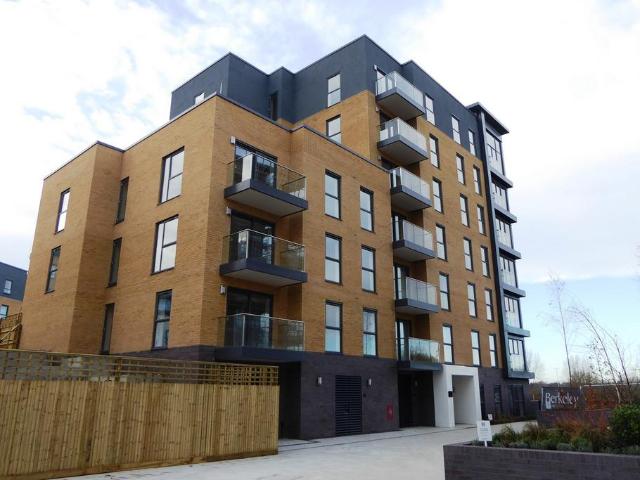Montagu House, Padworth Avenue. 2 bed apartment to rent £1,650 pcm £381 pw