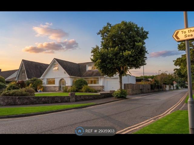 Montagu Road, Christchurch BH23, 4 bed detached house to rent, £2,750 pcm | PrimeLocation