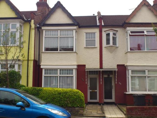 Montagu Road, London NW4 3 bed terraced house to rent £2,400 pcm £554 pw