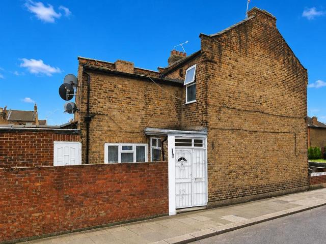 Montagu Road, London Studio to rent £1,100 pcm £254 pw