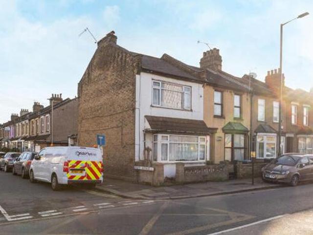 Montagu Road, London, 3 Bedroom End