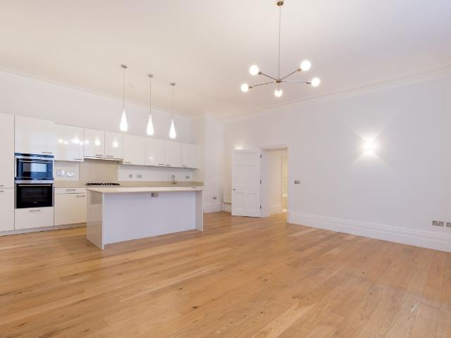 Montagu Square, London W1H, 2 bed flat to rent, £6,392 pcm | PrimeLocation