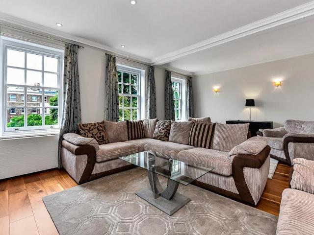 Montagu Square, London W1H 3 bed flat to rent £10,617 pcm £2,450 pw