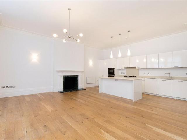 Montagu Square, Marylebone, London, W1H 2 bed apartment to rent £6,392 pcm £1,475 pw
