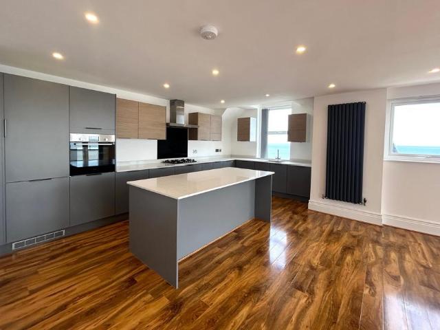 Montague Apartments, Whitley Bay, NE26 3 bed flat to rent £3,100 pcm £715 pw