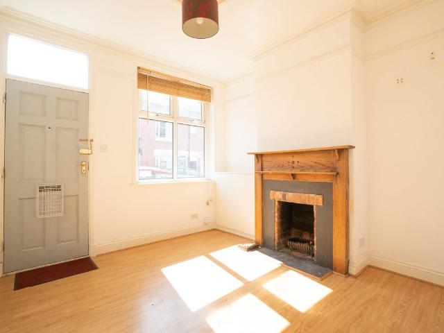 Montague Road, Clarendon Park, Leicester LE2, 2 bed terraced house to rent, £1,075 pcm | PrimeLocation