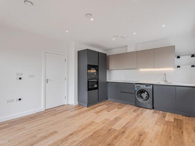 Montague Road, London SW19 1 bed flat to rent £2,000 pcm £462 pw