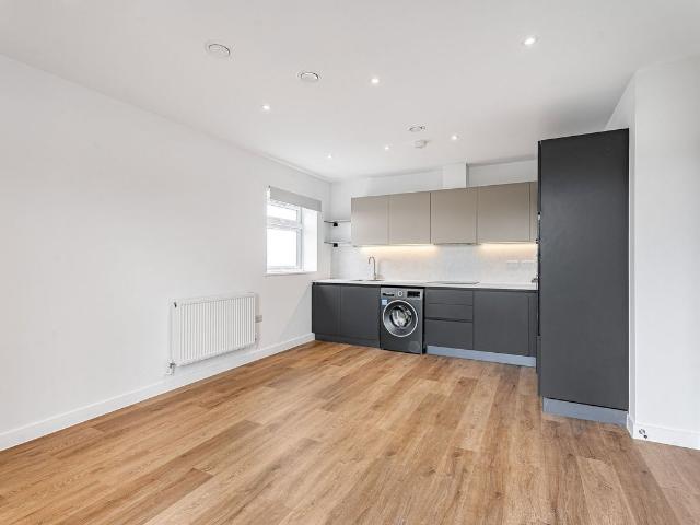 Montague Road, London SW19, 1 bed flat to rent, £2,000 pcm | PrimeLocation