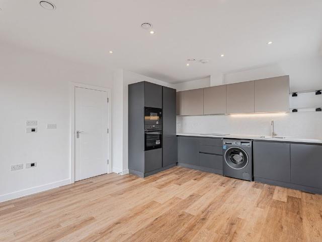 Montague Road, London SW19, 1 bed flat to rent, £2,000 pcm | PrimeLocation