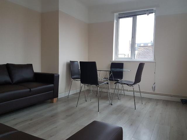 Montague Road, London SW19, 2 bed flat to rent, £1,950 pcm | PrimeLocation