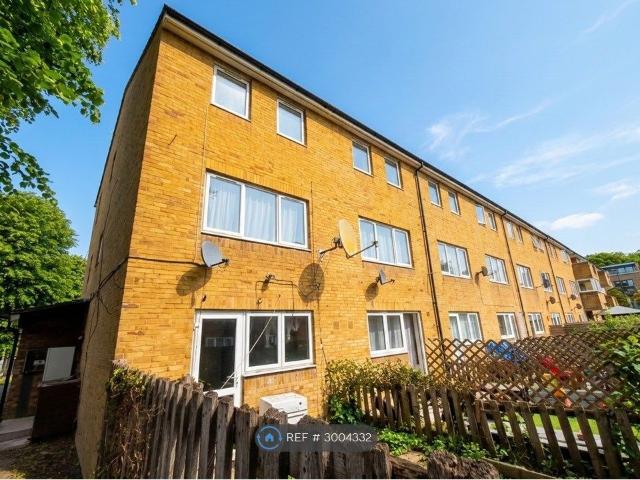 Montague Square, London SE15, 3 bed end terrace house to rent, £2,995 pcm | PrimeLocation