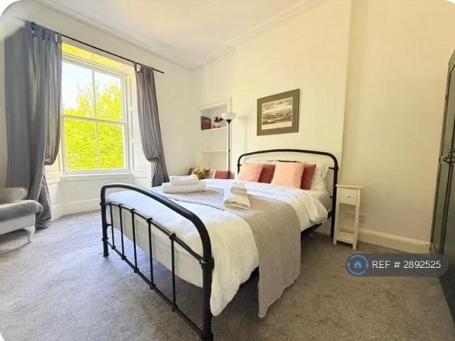 Montague St, Edinburgh, EH8 4 bed flat to rent £3,200 pcm £738 pw