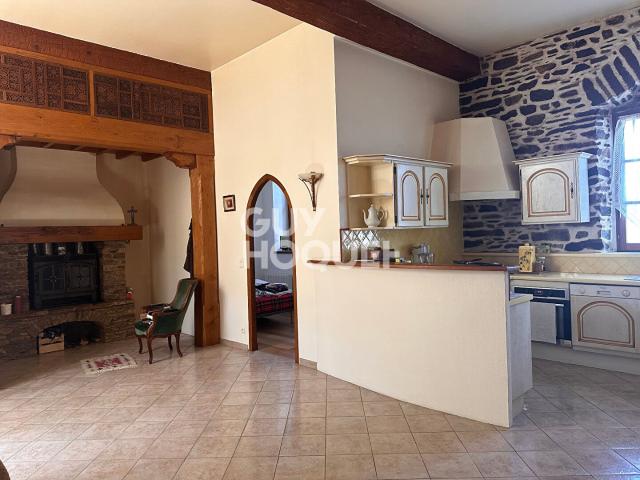 MONTAGNE NOIRE Maison de village 4 chambres avec jardinet 131m² Roquefère