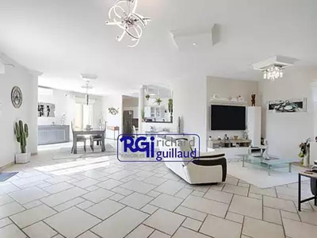 Montagnieu 38110 Achat / Vente maison 5 pièces t5 au dernier étage piscine