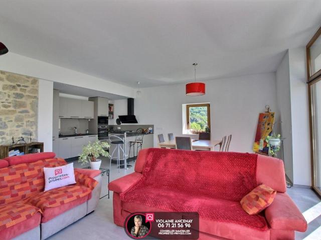 Montagnole, grange rénovée et spacieuse, 166 m2, 4 chambres