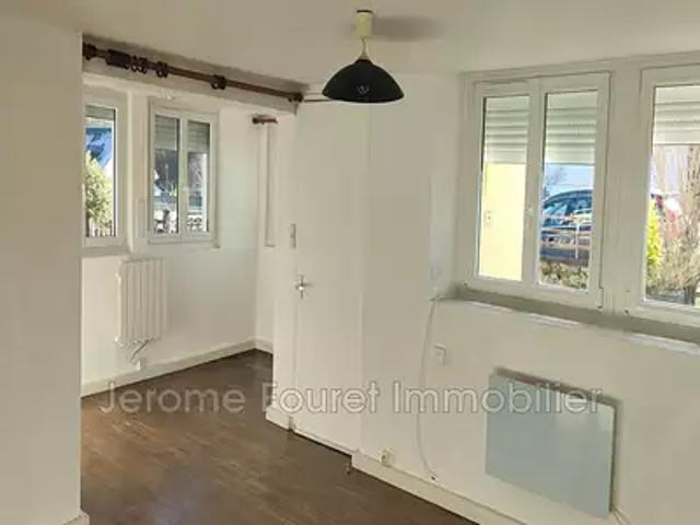 Montaignac Saint Hippolyte 19300 Location appartement parking