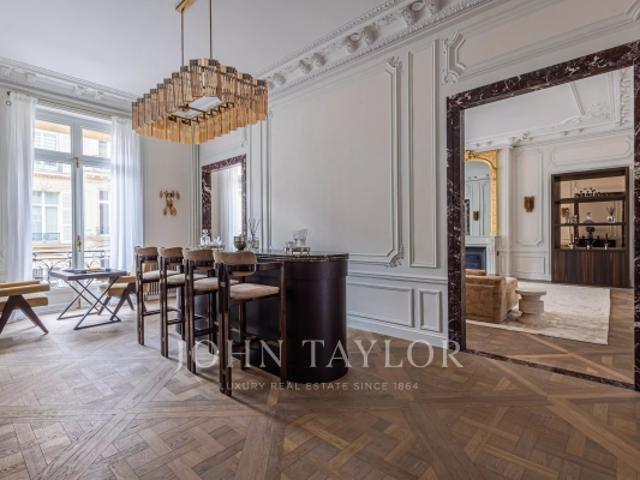 Montaigne/Marignan Superbe appartement de réception totalement rénové