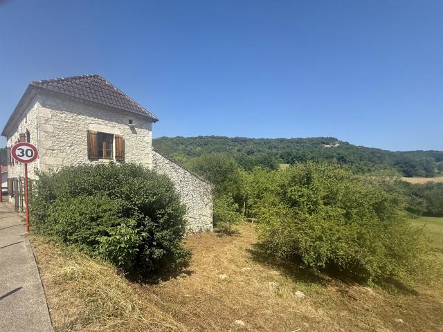 Montaigu De Quercy Maison en pierre au village avec 2 chambr. 96m² Montaigu De Quercy