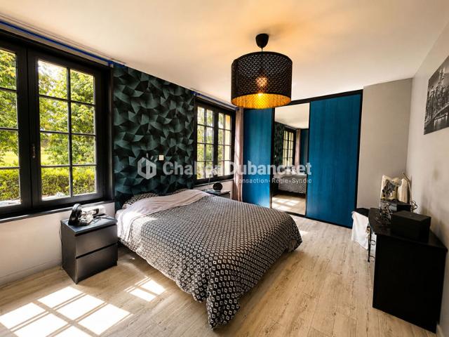 MONTAIGUET EN FOREZ Maison de 330 m² sur 35000 m² de terrain et deux étangs