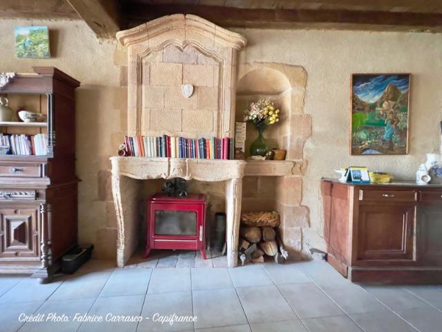MONTAIGUT EN COMBRAILLE 63 MAISON DE CARACTÈRE BIEN D'EXCEPTION Pierre, Poutres, Dépendance, Potentiel gîte / habitation
