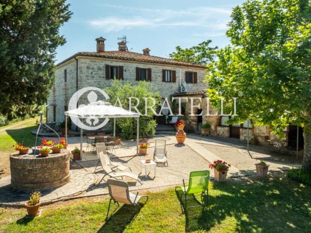 Montalcino, azienda agricola biologica con 28 ettari di terr. 850m² Montalcino