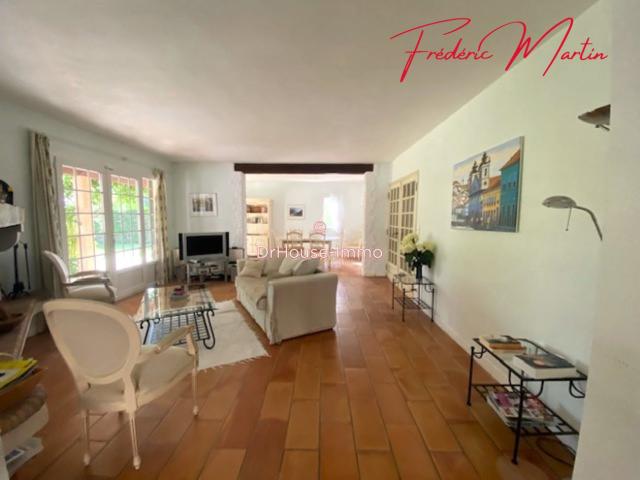 Montaren Saint Médiers, très belle villa familiale de 160 m² au calme avec sa piscine, son garage et son jardin arboré