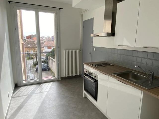 MONTAUBAN: Appartement de type 3 avec balcon et parking – Centre ville