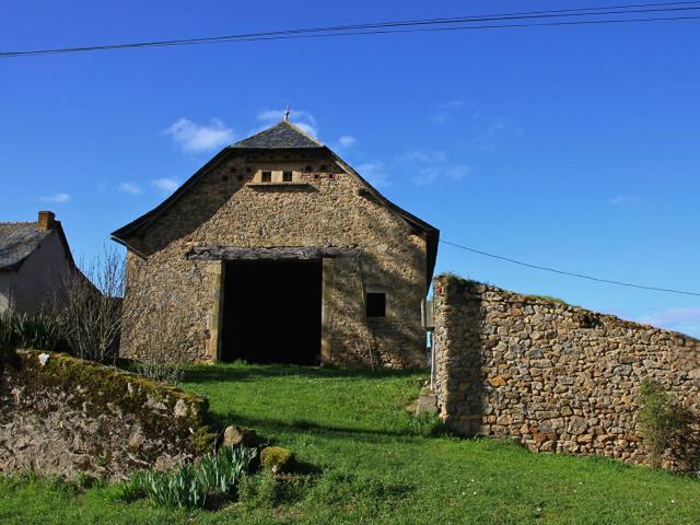 MONTBAZENS Authentique corps de ferme en pierres, superbe. 143m² Montbazens