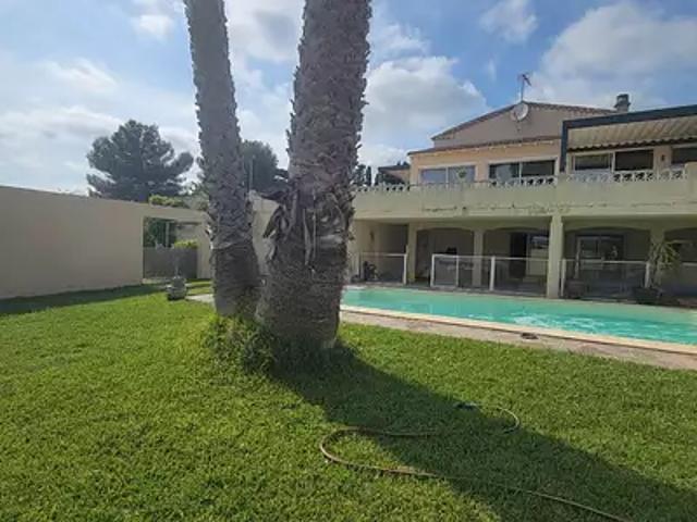 Montbazin 34560 Achat / Vente maison 8 pièces t8 au dernier étage piscine