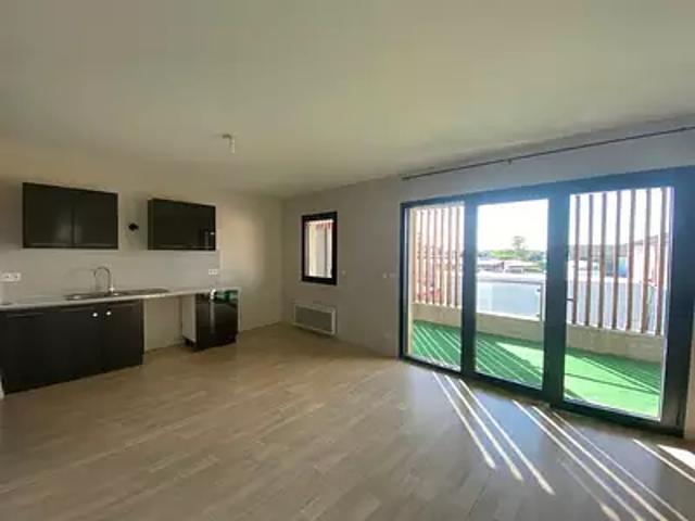 Montbartier 82700 Location appartement 3 pièces t3 au dernier étage balcon