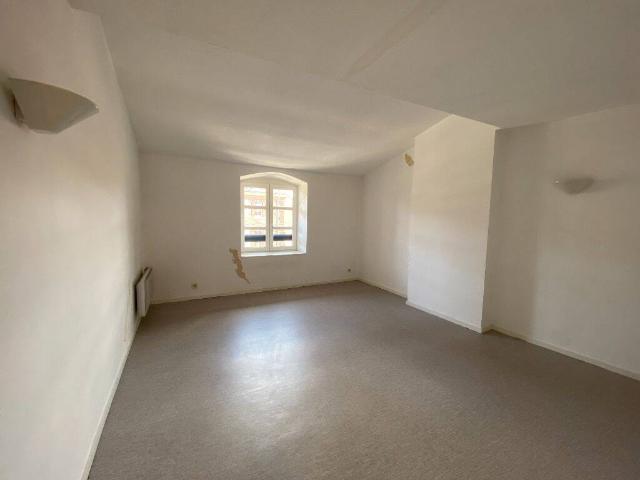 MONTBRISON CENTRE Appartement T2 48.67 m² habitables Dernie