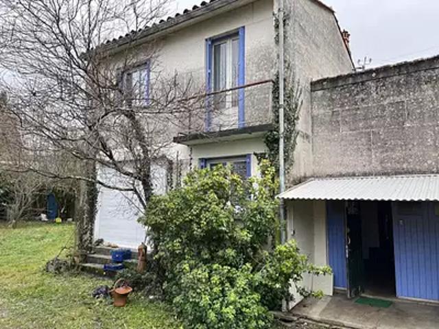 Montbron 16220 Achat / Vente maison 3 pièces t3 au dernier étage parking