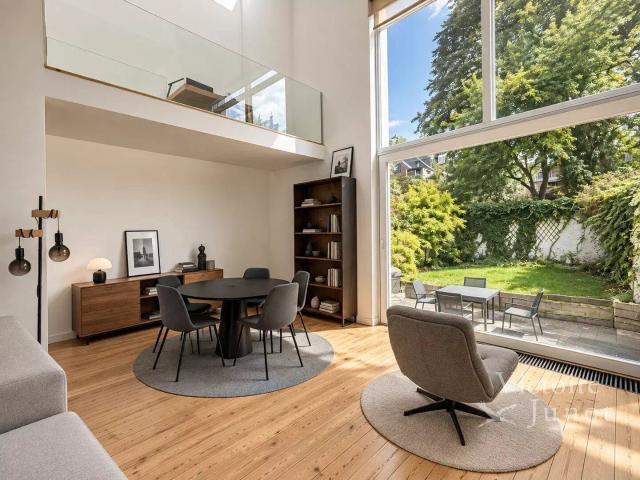 Montgomery Master House with 5 Bedrooms + Garden