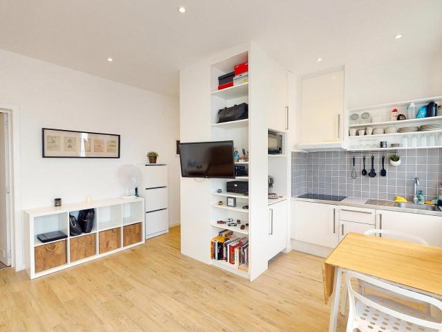 MONTGOMERY: BEAU STUDIO MEUBLE +/ 35M2