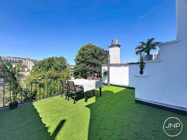 Montgomery – Bright furnished flat with terrace !
