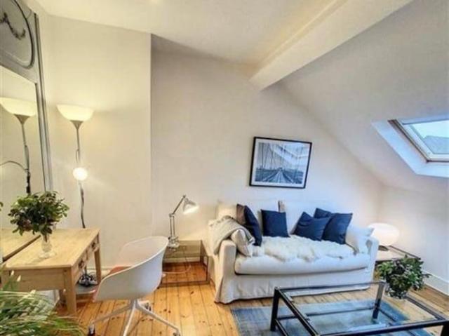 MONTGOMERY. Classy fully furnished