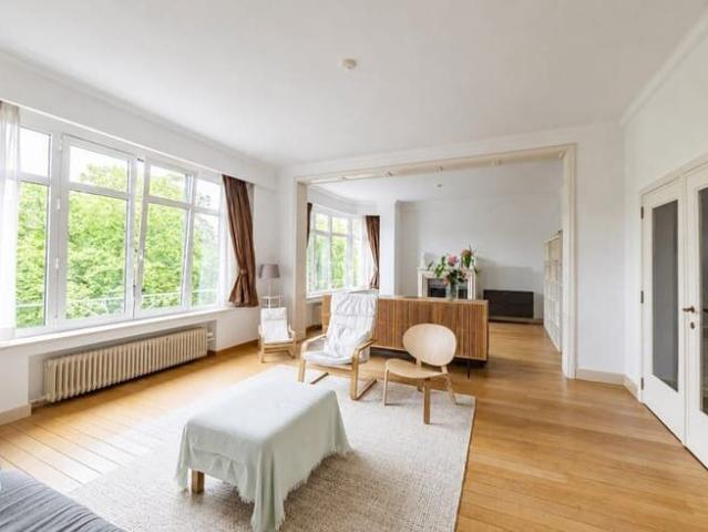 Montgomery, stunning 3 bedroom apartment with beautiful livi