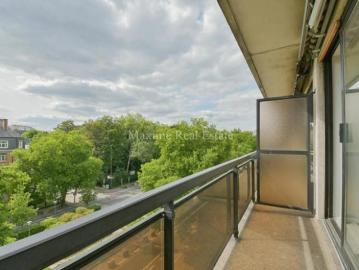 Montgomery / Studio