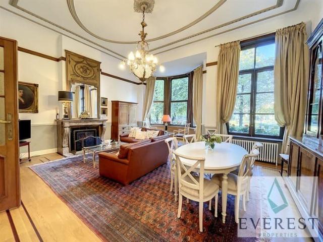 Montgomery Square! Magnificent prestigious furnished 2 bedro