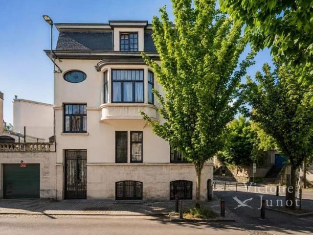 Montgomery: 5 Bedroom House + Terrace + Garage